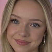 Амелиенчен Голая