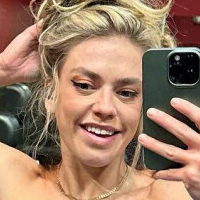 Эш Кэш Голая