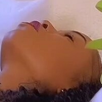 Беневолен Джей Голая