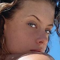 Бходи Джонс Голая