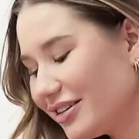 Банни Маделин Голая