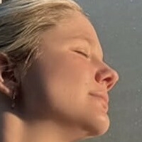 Кейтлинмазза Голая