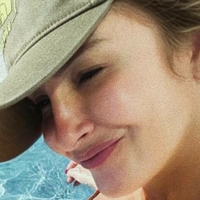 Клаудия Лейтте Голая