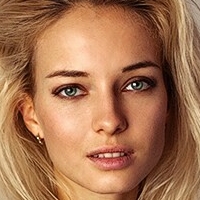 Делайла Джи Голая