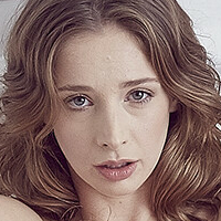 Эмили М.Г.А. Голая