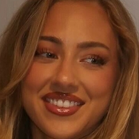 Гвендолен Рэби Голая