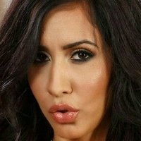 Изис Лав Голая