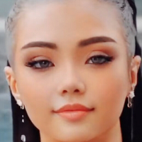 Камила Лесковски Голая