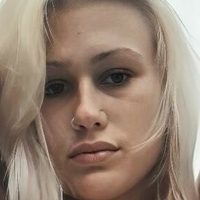 Люси Вельвет Голая