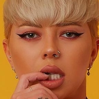 Микки Костаке / Луив Голая