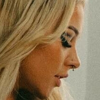 Олив Мэй Голая