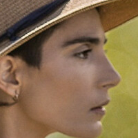 Роари Юм Голая