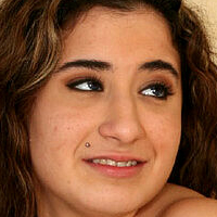 Софи Янг Голая