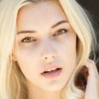 Стефани Михова Голая