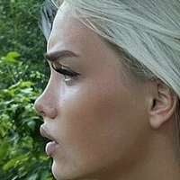 Уреса Зогу Голая