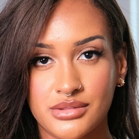 Зои Синн Голая